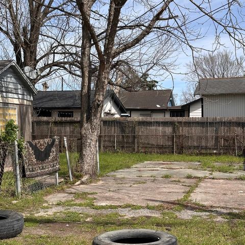 7402 Amarillo Street, Houston, TX 77020