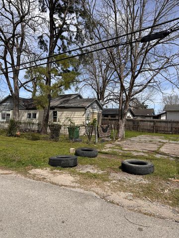 7402 Amarillo Street, Houston, TX 77020