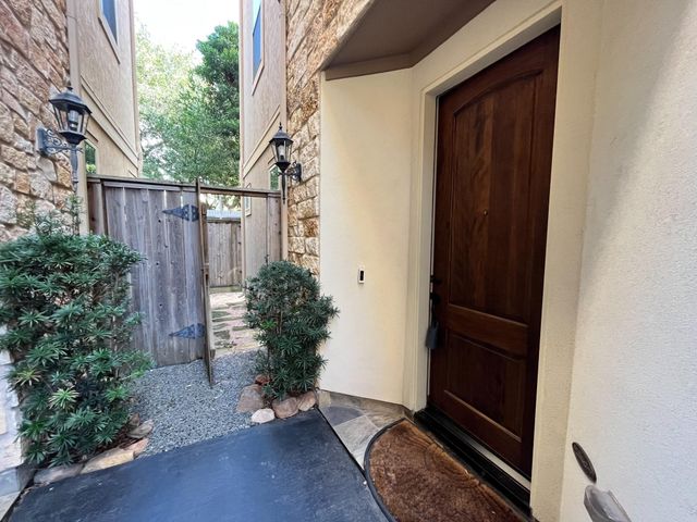 5207 Gibson Street A, Houston, TX 77007