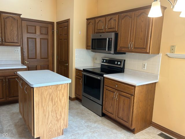 4964 W Cedar Cove Drive, New Palestine, IN 46163