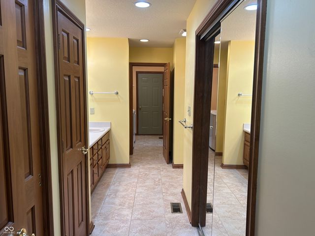 4964 W Cedar Cove Drive, New Palestine, IN 46163