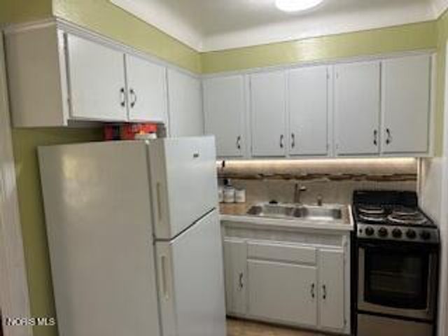 4302 Monroe Street, Toledo, OH 43606