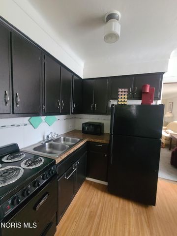 4302 Monroe Street, Toledo, OH 43606