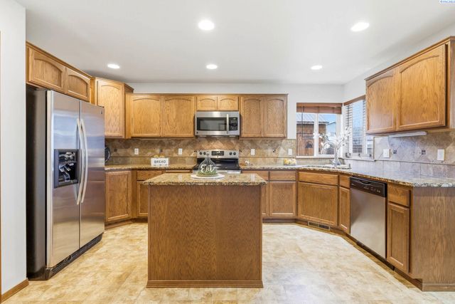 302 S Penn Street, Kennewick, WA 99336