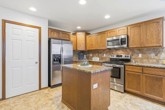 302 S Penn Street, Kennewick, WA 99336