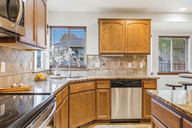 302 S Penn Street, Kennewick, WA 99336