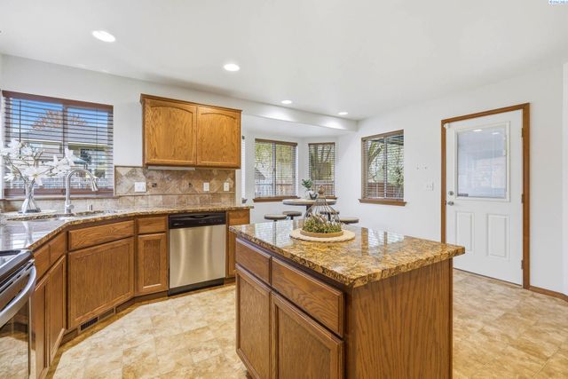 302 S Penn Street, Kennewick, WA 99336