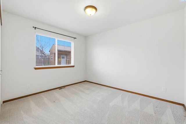 302 S Penn Street, Kennewick, WA 99336