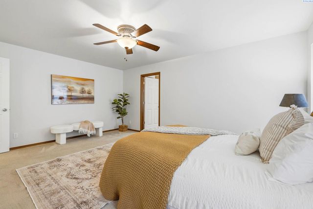 302 S Penn Street, Kennewick, WA 99336