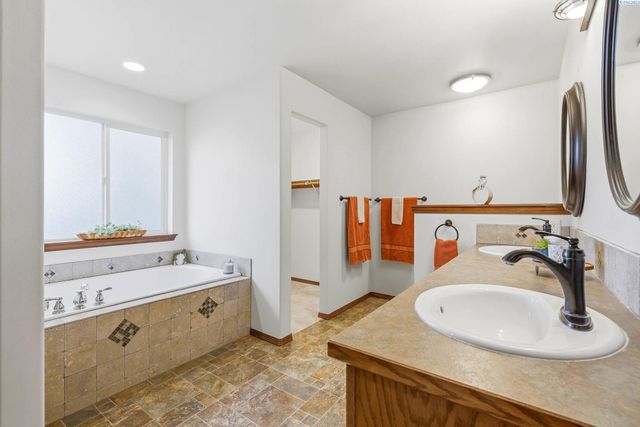 302 S Penn Street, Kennewick, WA 99336