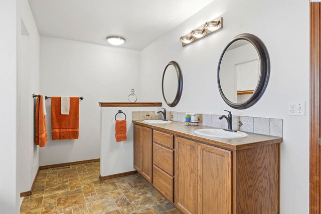 302 S Penn Street, Kennewick, WA 99336