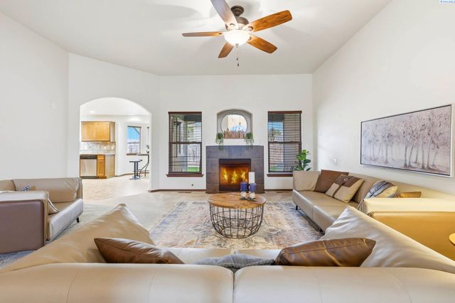 302 S Penn Street, Kennewick, WA 99336