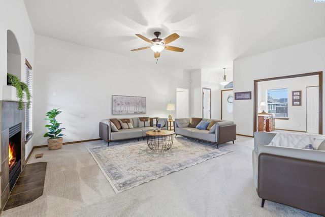 302 S Penn Street, Kennewick, WA 99336