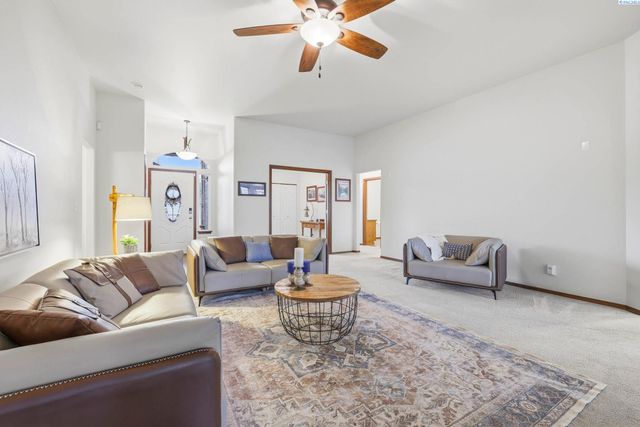 302 S Penn Street, Kennewick, WA 99336