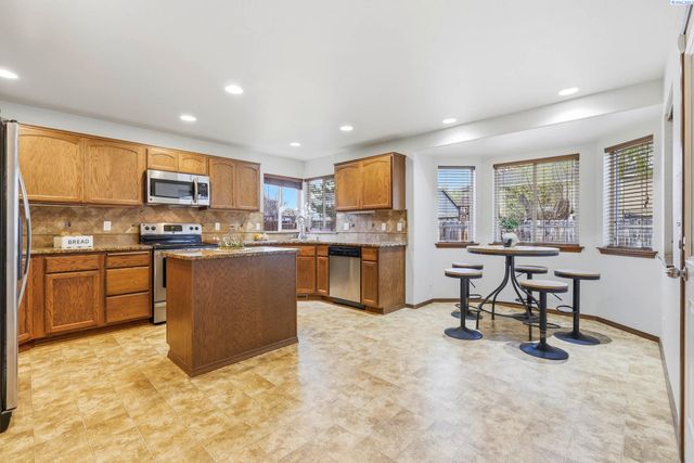 302 S Penn Street, Kennewick, WA 99336