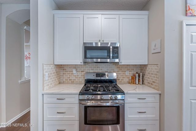 6516 GINNIE SPRINGS Road, Jacksonville, FL 32258