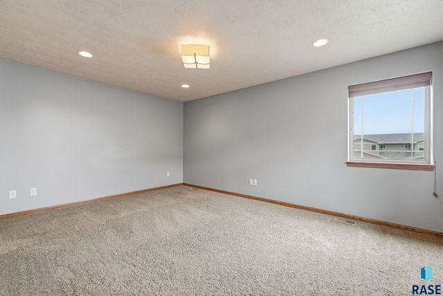 4329 W Shipton St Street, Sioux Falls, SD 57108