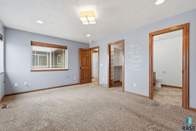 4329 W Shipton St Street, Sioux Falls, SD 57108