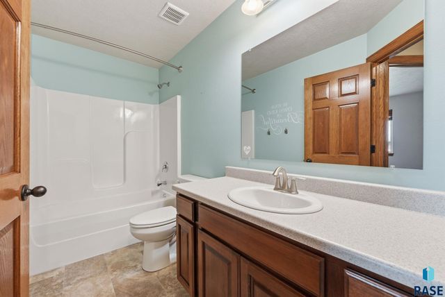 4329 W Shipton St Street, Sioux Falls, SD 57108