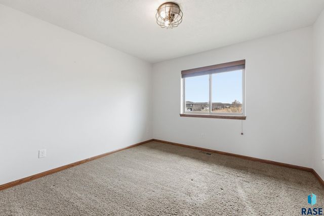 4329 W Shipton St Street, Sioux Falls, SD 57108