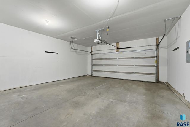 4329 W Shipton St Street, Sioux Falls, SD 57108