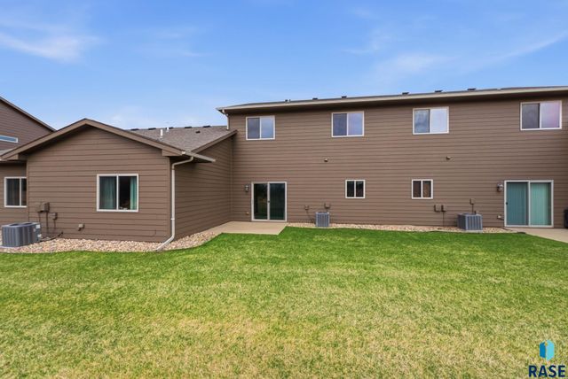 4329 W Shipton St Street, Sioux Falls, SD 57108