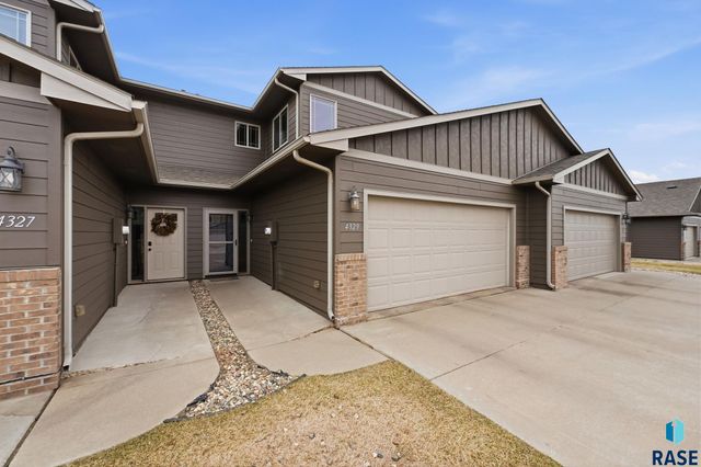 4329 W Shipton St Street, Sioux Falls, SD 57108