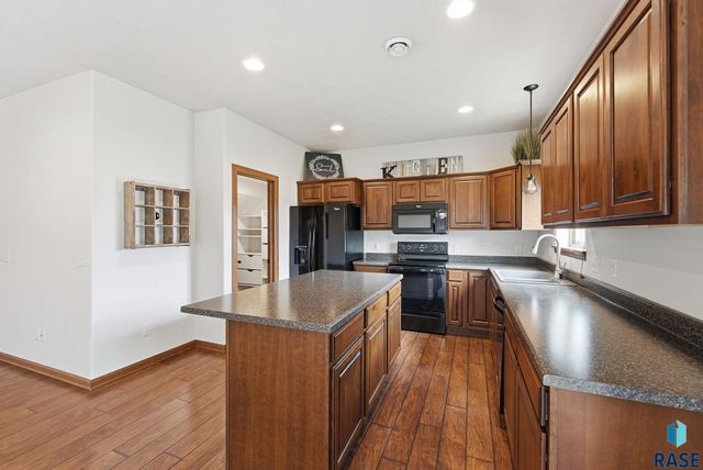 4329 W Shipton St Street, Sioux Falls, SD 57108