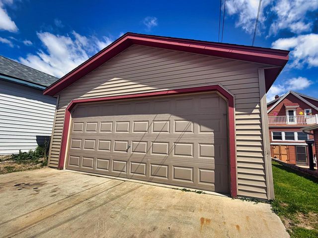 1209 Monroe AVENUE, South Milwaukee, WI 53172