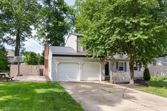 492 Hickory Hollow Drive, Canfield, OH 44406