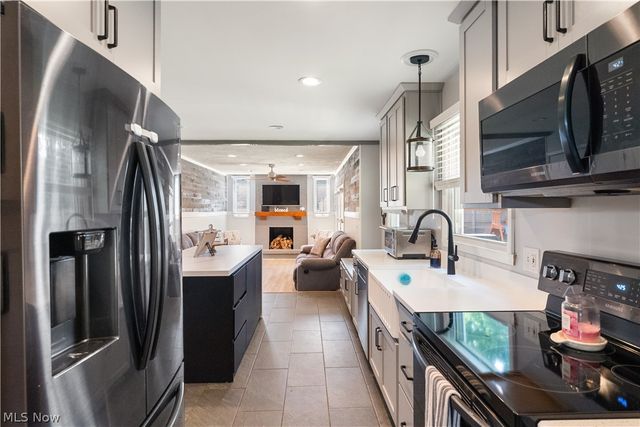 492 Hickory Hollow Drive, Canfield, OH 44406
