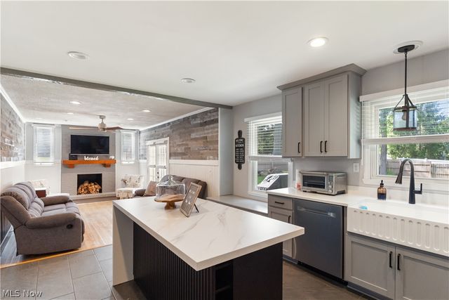 492 Hickory Hollow Drive, Canfield, OH 44406