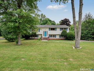 5 Leighton Court, North Haven, CT 06473