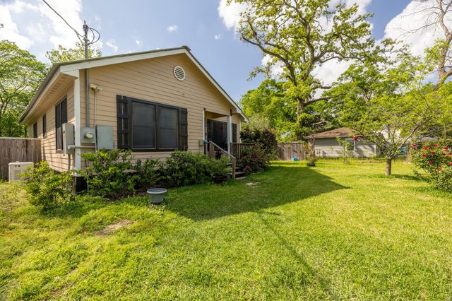 708 Plum Grove Road, Cleveland, TX 77327