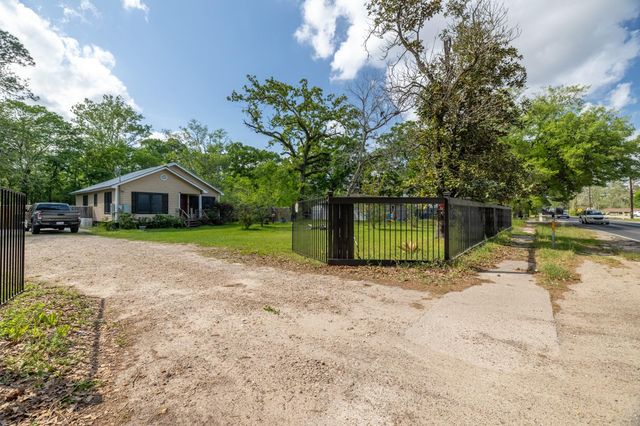 708 Plum Grove Road, Cleveland, TX 77327