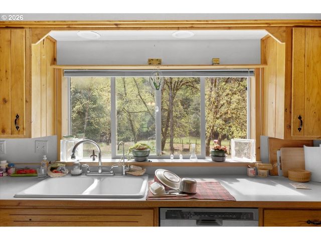 5089 N MYRTLE Rd, Myrtle Creek, OR 97457