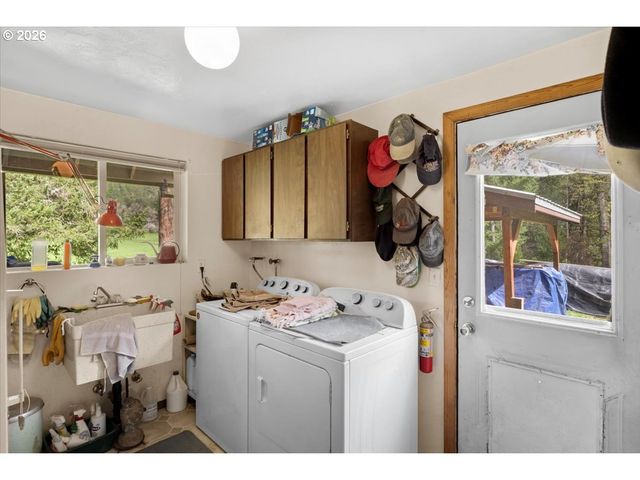 5089 N MYRTLE Rd, Myrtle Creek, OR 97457