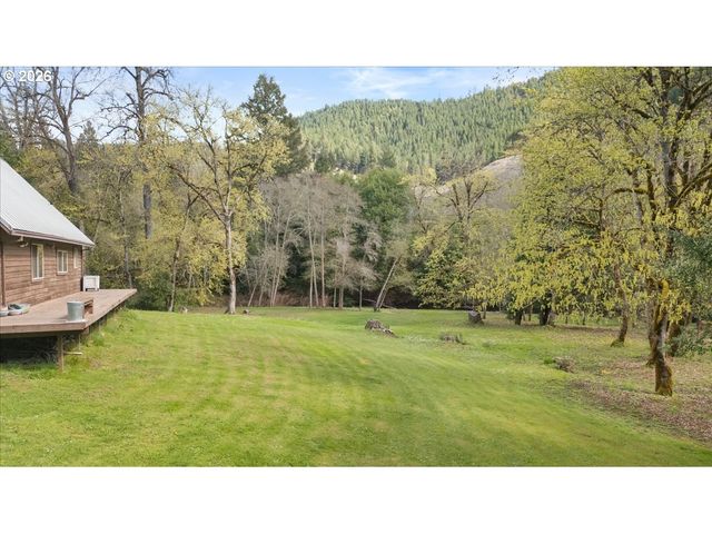 5089 N MYRTLE Rd, Myrtle Creek, OR 97457