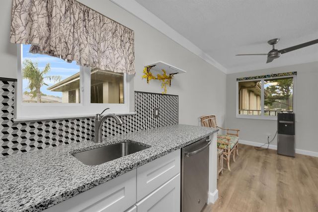 31 Lake Vista Trail 205, Port St. Lucie, FL 34952