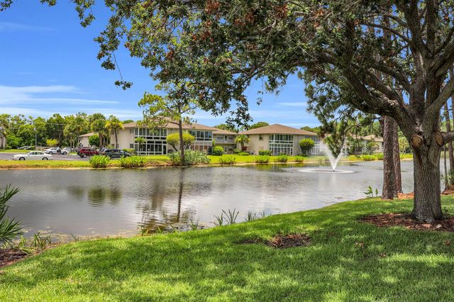 31 Lake Vista Trail 205, Port St. Lucie, FL 34952