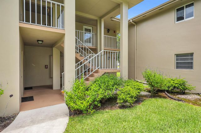 31 Lake Vista Trail 205, Port St. Lucie, FL 34952