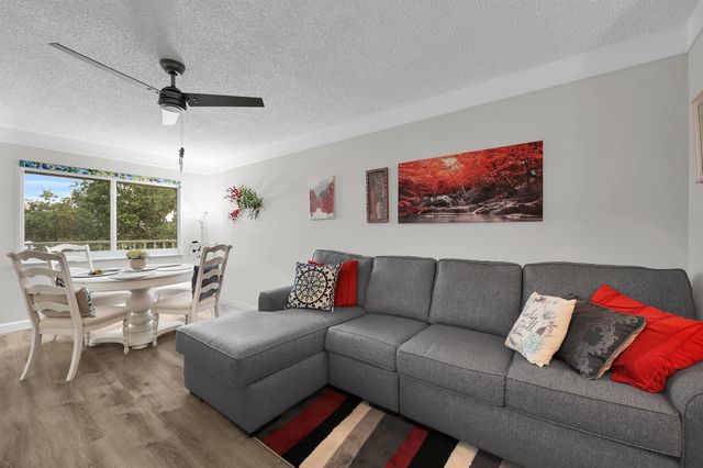 31 Lake Vista Trail 205, Port St. Lucie, FL 34952