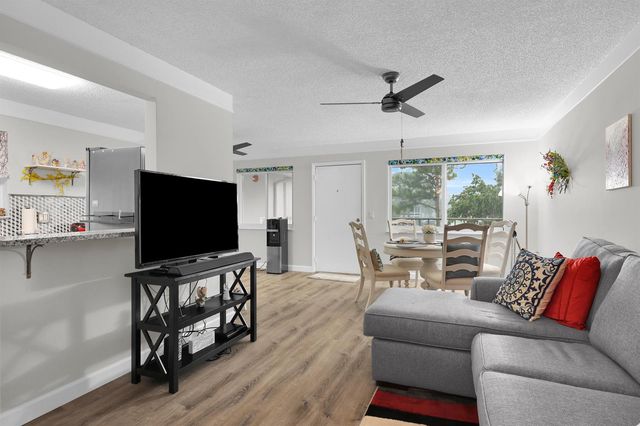 31 Lake Vista Trail 205, Port St. Lucie, FL 34952