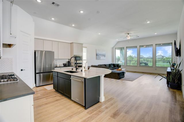 619 Rita Blanca, Webster, TX 77598