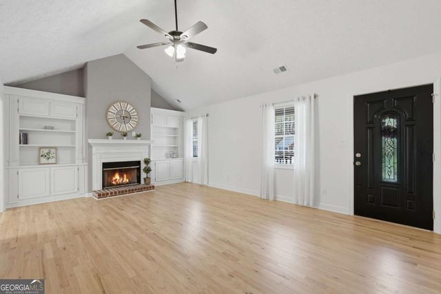 420 Stoneview Drive, Hoschton, GA 30548