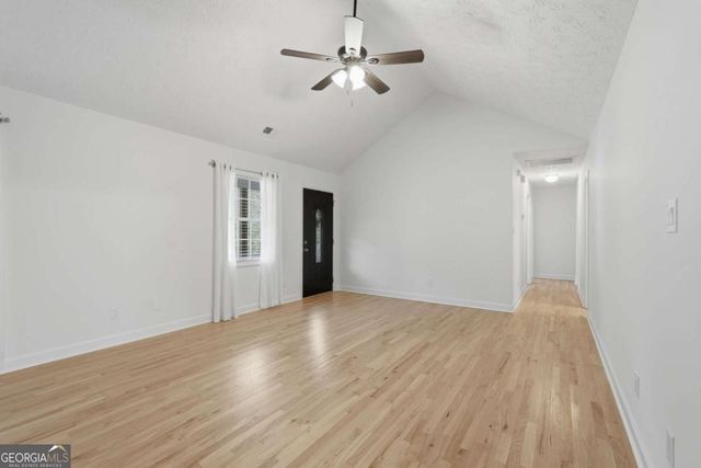 420 Stoneview Drive, Hoschton, GA 30548