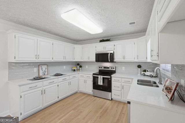 420 Stoneview Drive, Hoschton, GA 30548