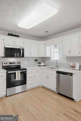 420 Stoneview Drive, Hoschton, GA 30548