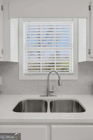 420 Stoneview Drive, Hoschton, GA 30548