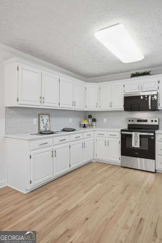 420 Stoneview Drive, Hoschton, GA 30548